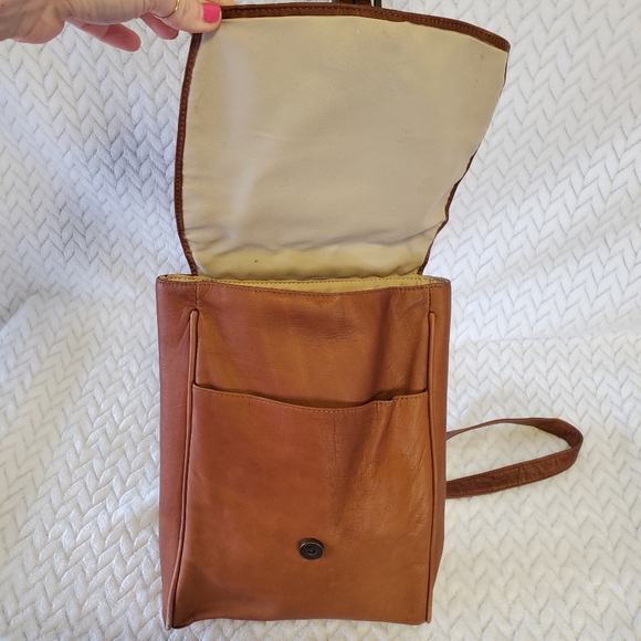 Boulder Ridge Full Grain Cowhide Convertible Backpack/Crossbody Bag - Picture 7 of 16